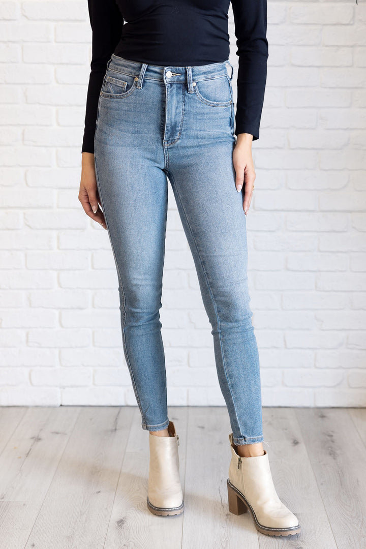 Judy Blue High Rise Contrast Wash Skinny Jeans