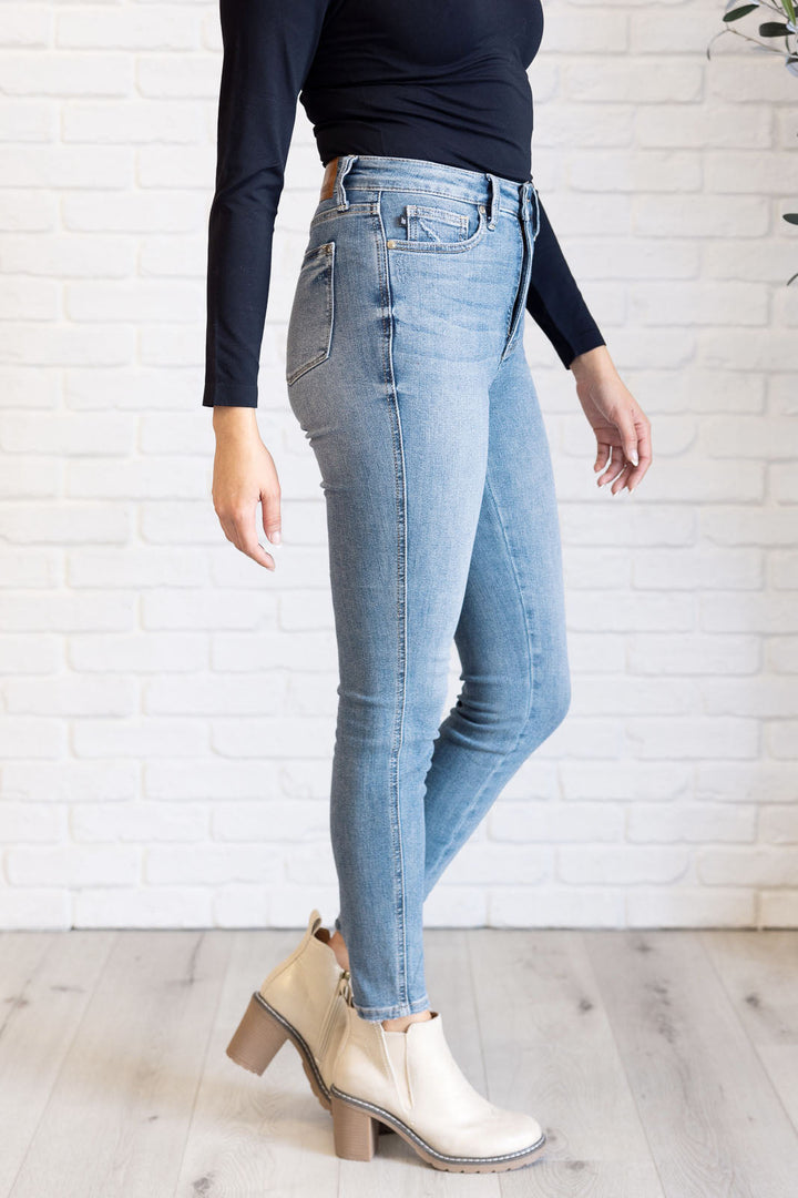 Judy Blue High Rise Contrast Wash Skinny Jeans