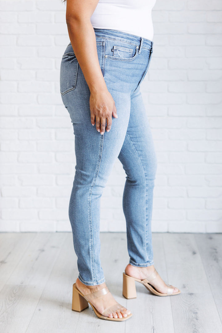 Judy Blue High Rise Contrast Wash Skinny Jeans