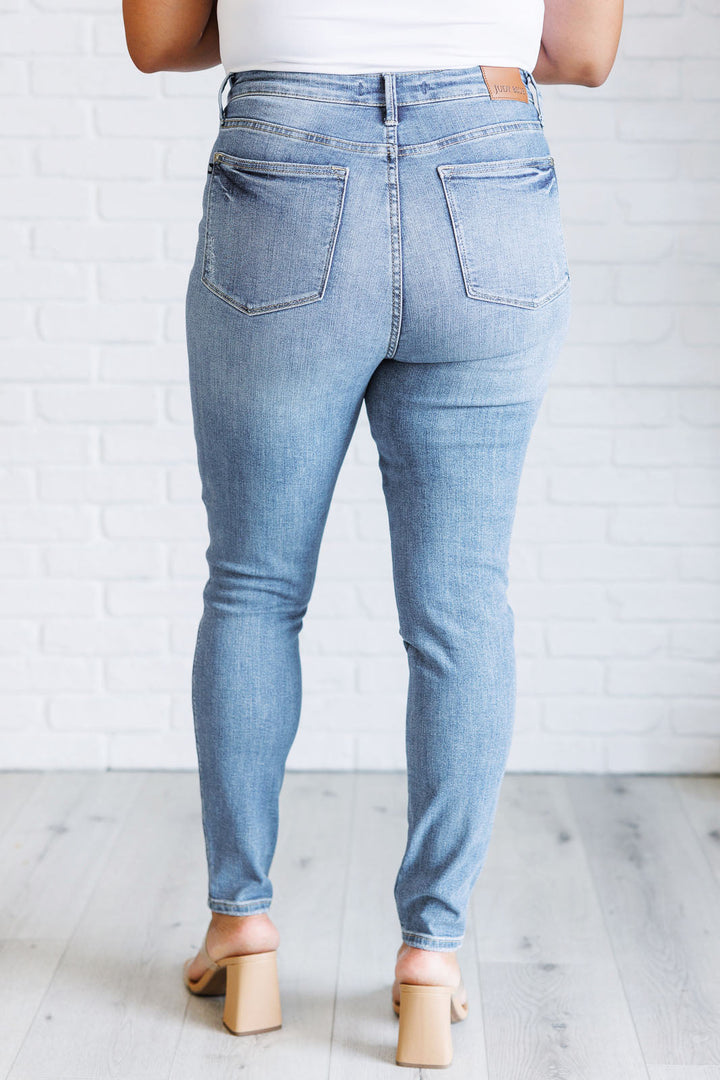 Judy Blue High Rise Contrast Wash Skinny Jeans