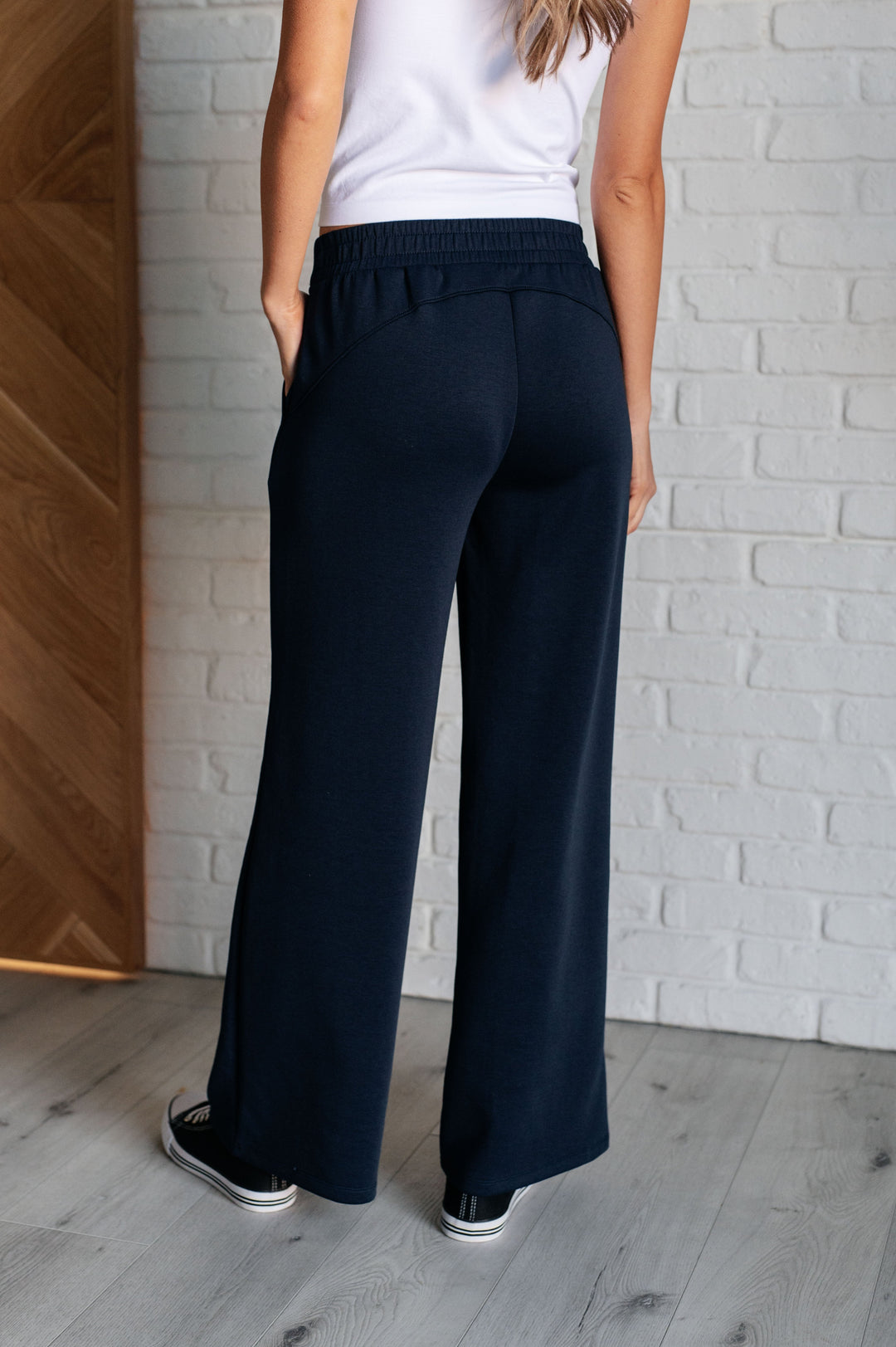 The Vineyard Wide Leg Crop Pant Navy