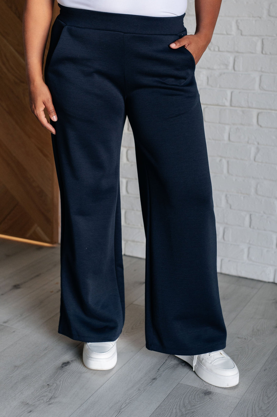 The Vineyard Wide Leg Crop Pant Navy